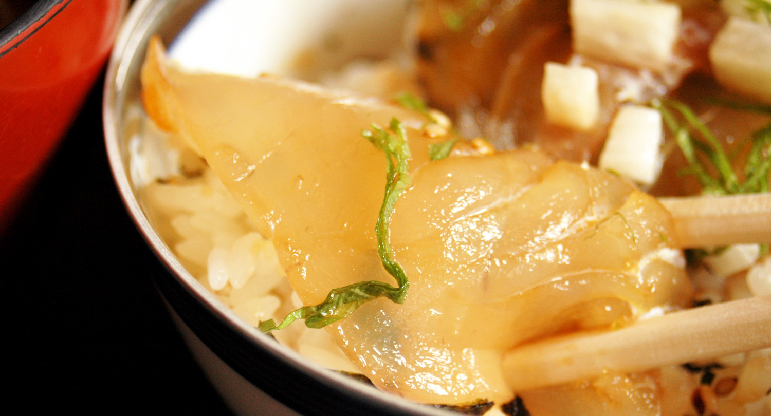 あおもりご当地食めぐり 奥津軽食のエリア 鰺ヶ沢ヒラメのヅケ丼 
