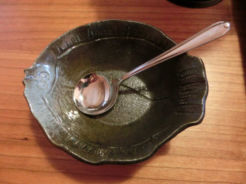 ヒラメ型のスープ用皿